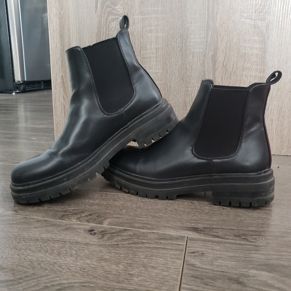 Steve Madden Size 38/7.5 Billie Chelsea Boots